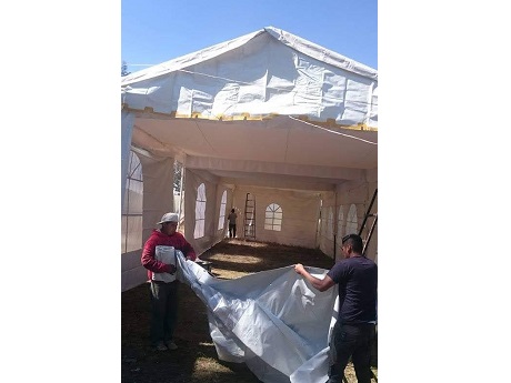 Carpa siendo montada