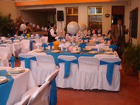 uego de mesa rectangular y sillas